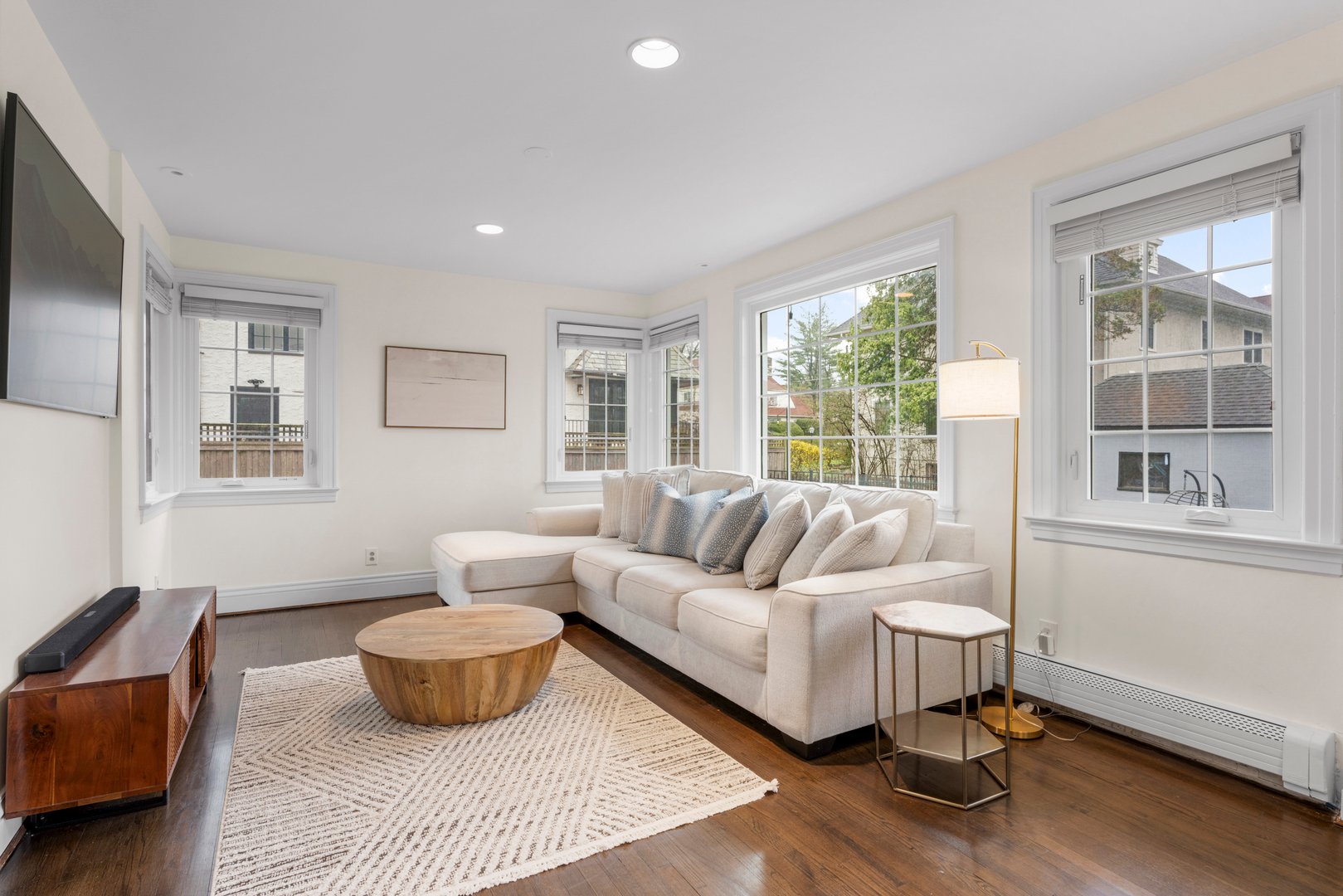 90 Boulevard Photo 15