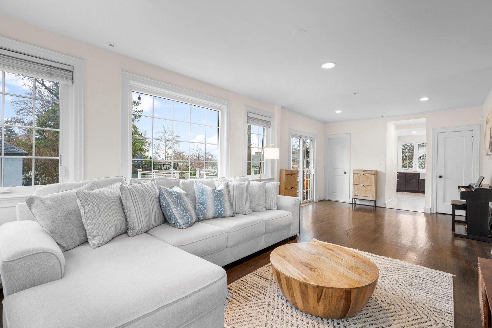 90 Boulevard Photo 17