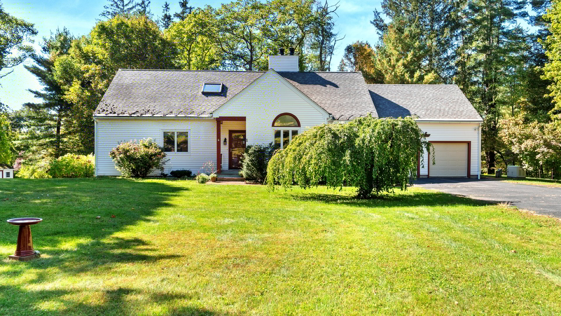 1 Cornwall Dr Photo 2