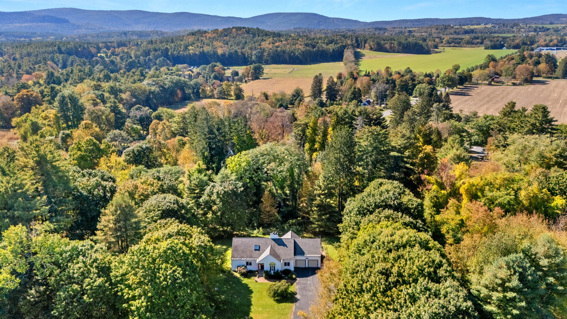 1 Cornwall Dr Photo 1