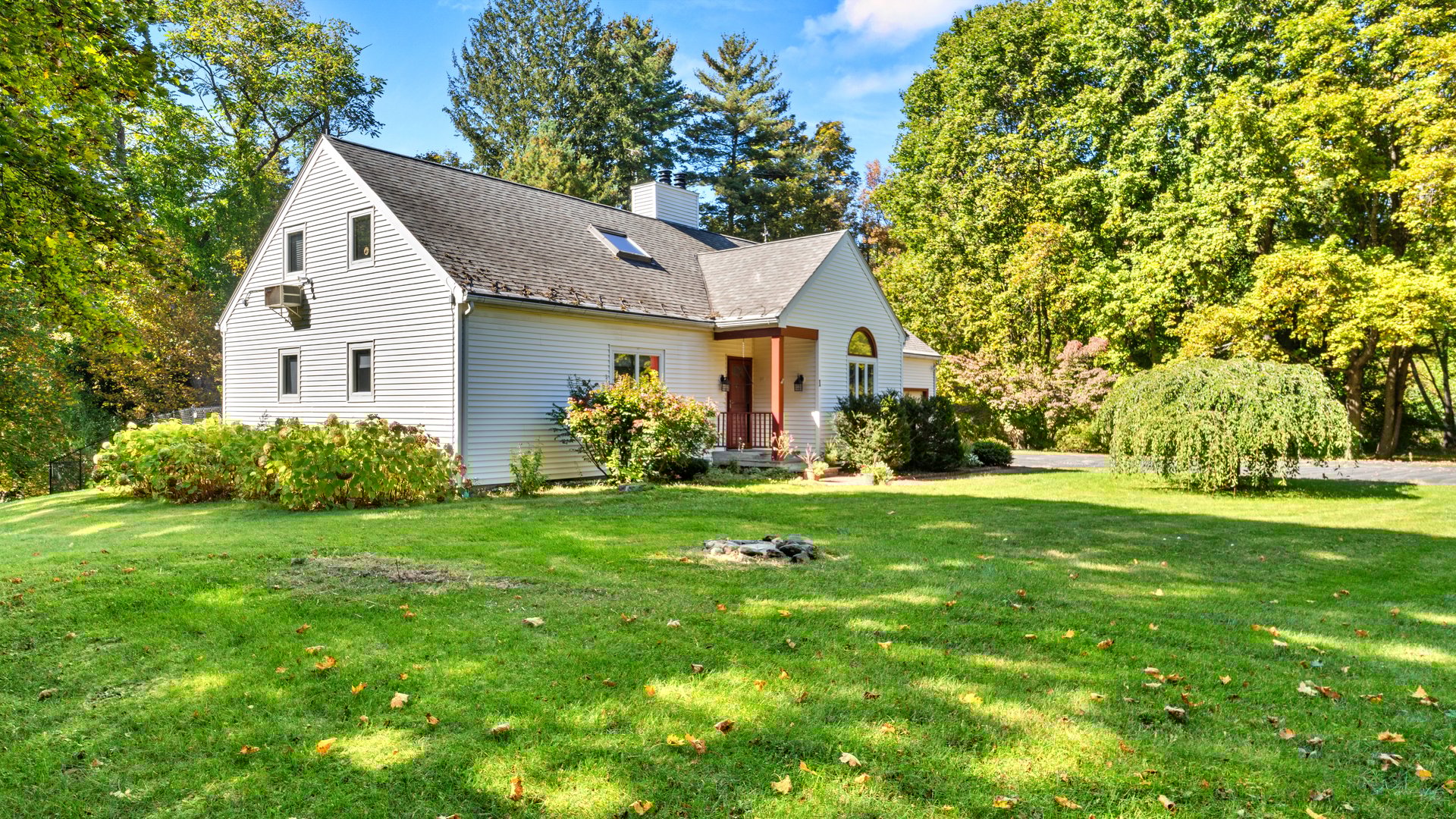 1 Cornwall Dr Photo 5