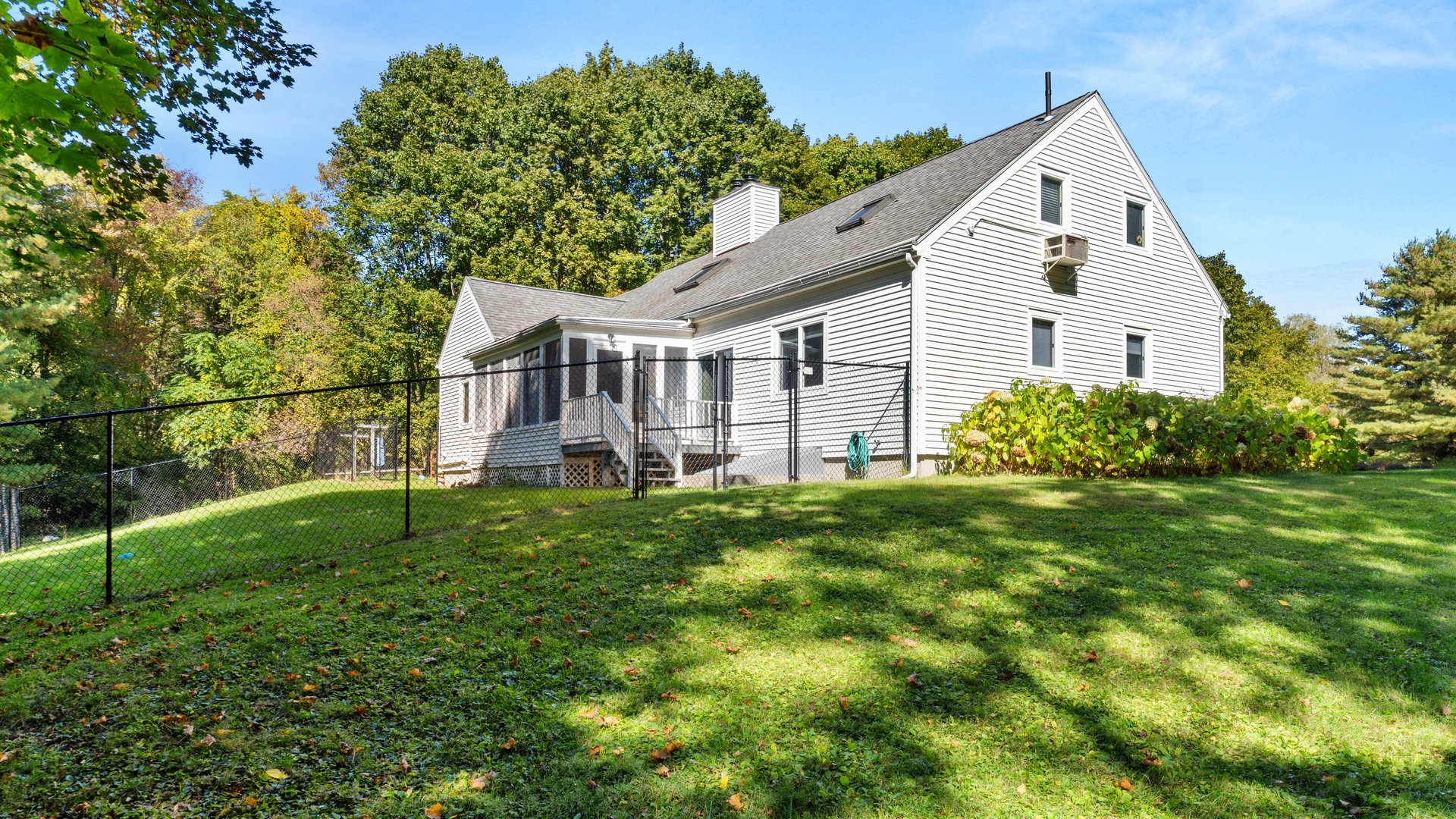 1 Cornwall Dr Photo 7