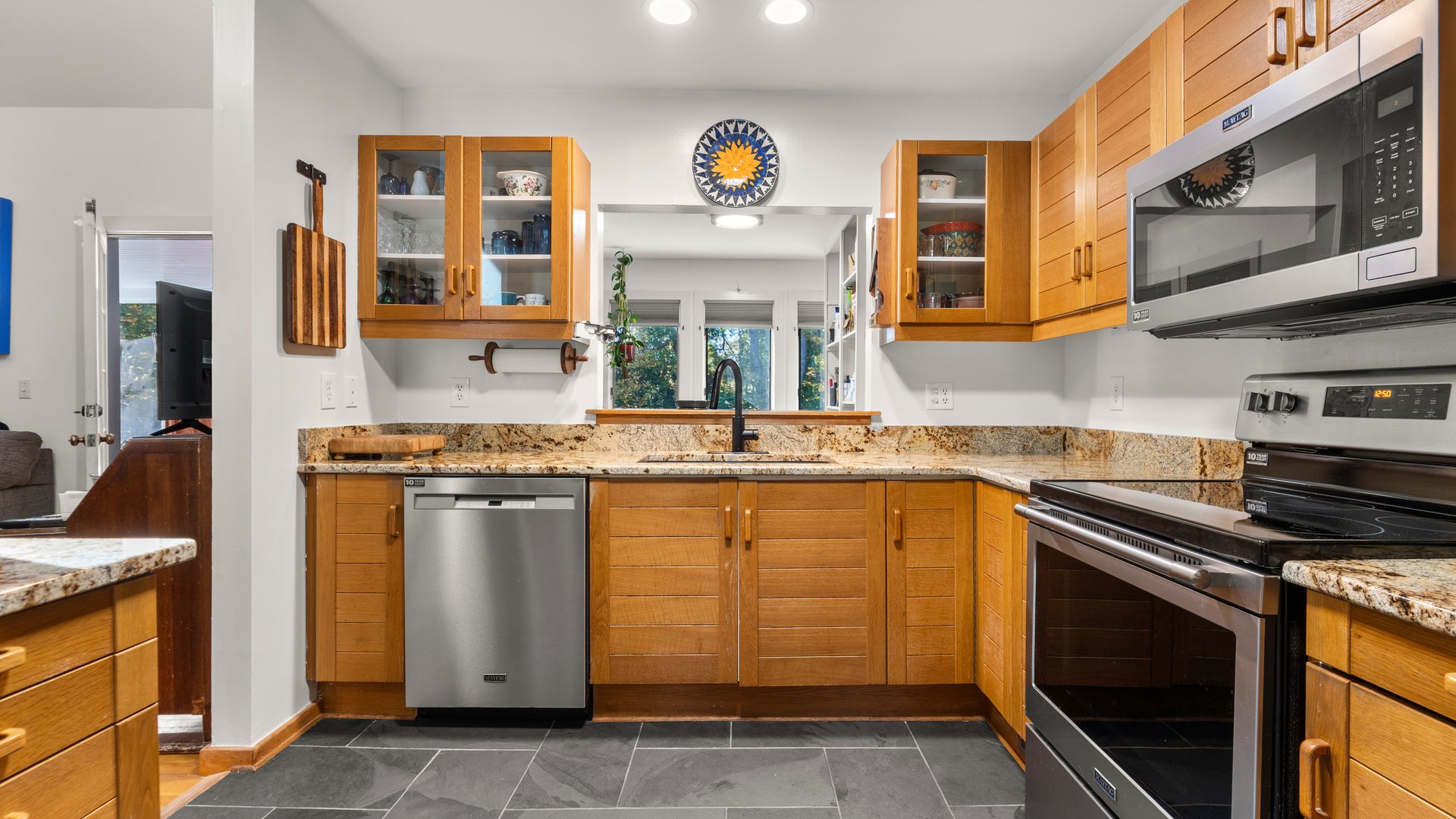 1 Cornwall Dr Photo 16