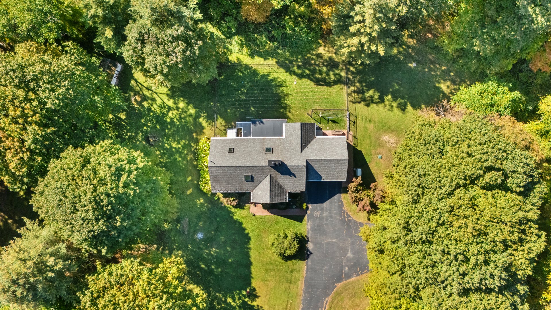 1 Cornwall Dr Photo 38