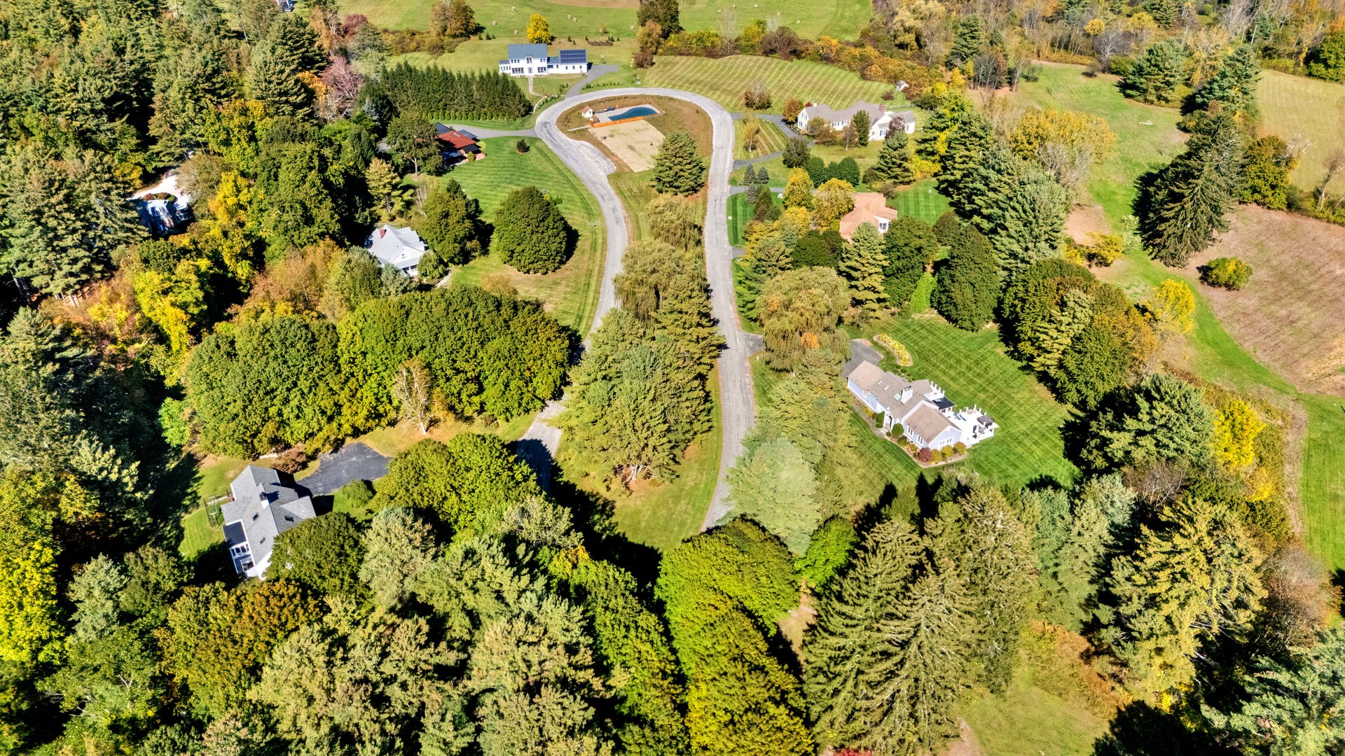 1 Cornwall Dr Photo 37