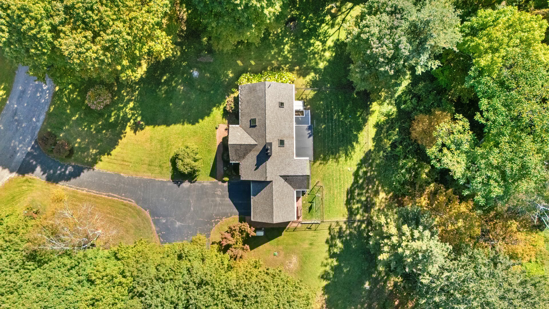 1 Cornwall Dr Photo 39