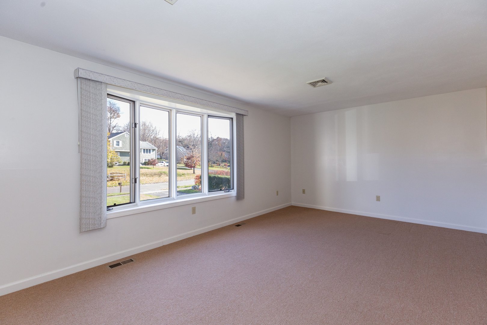 26 Woodside Drive Photo 6