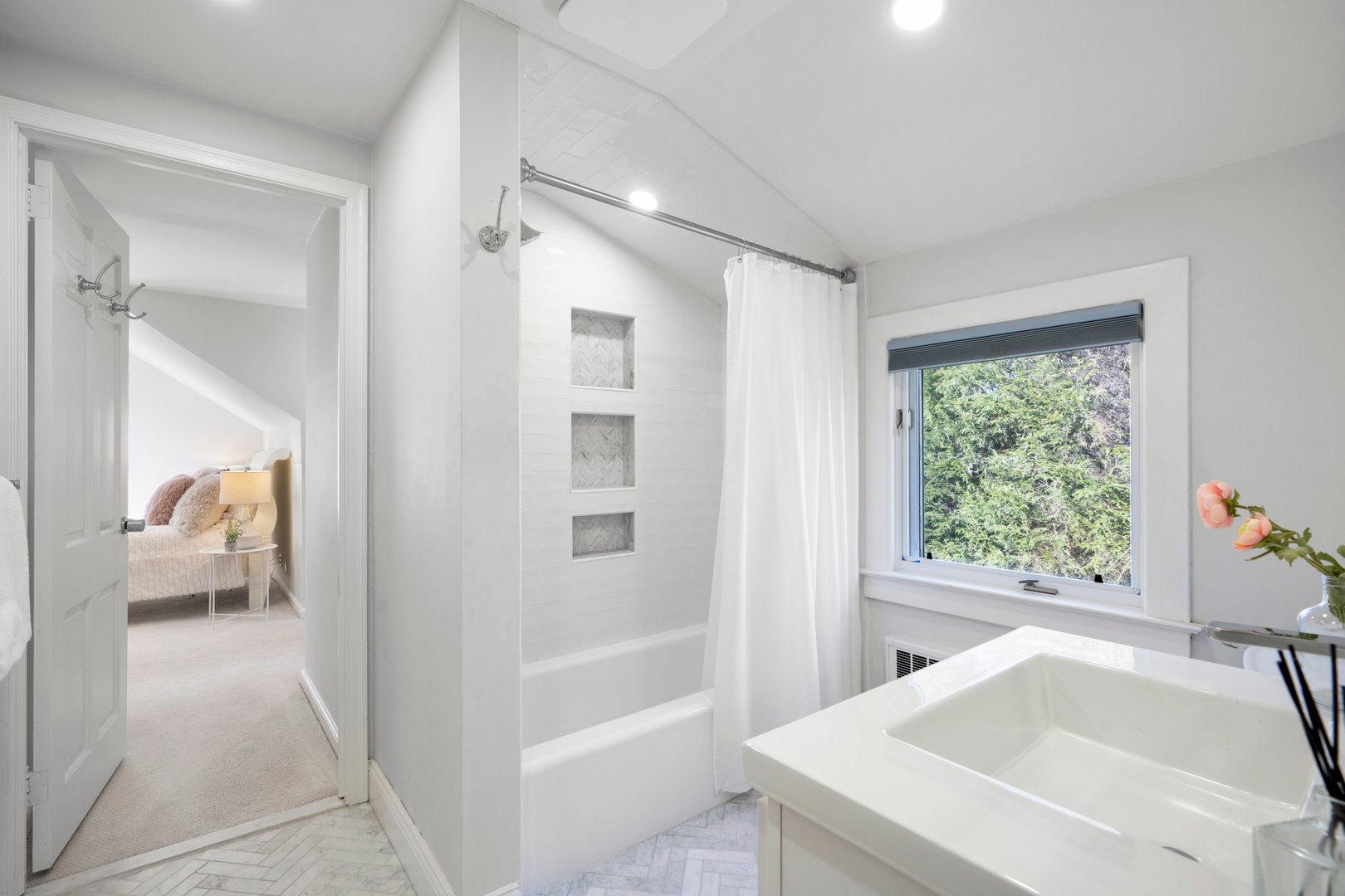 720 Claflin Avenue Photo 31