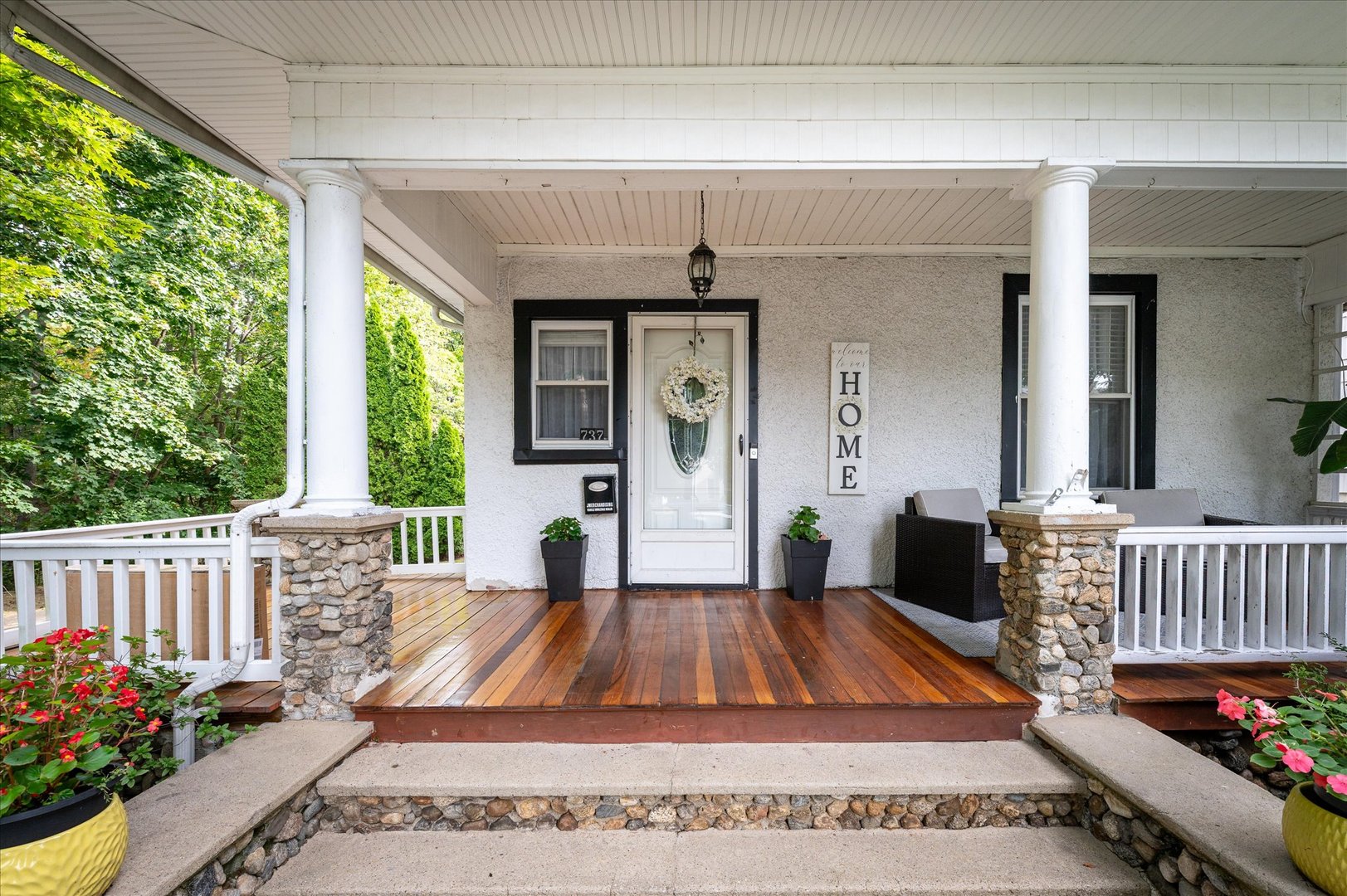 737 Bradley Street Photo 3