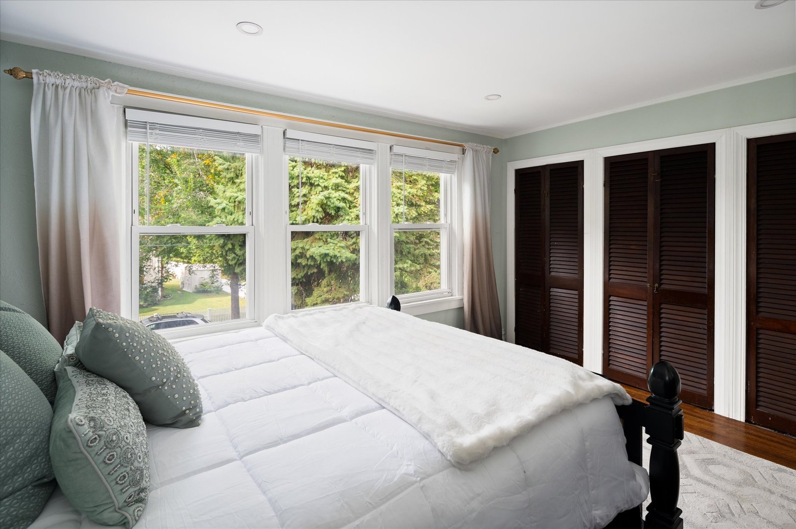 737 Bradley Street Photo 18