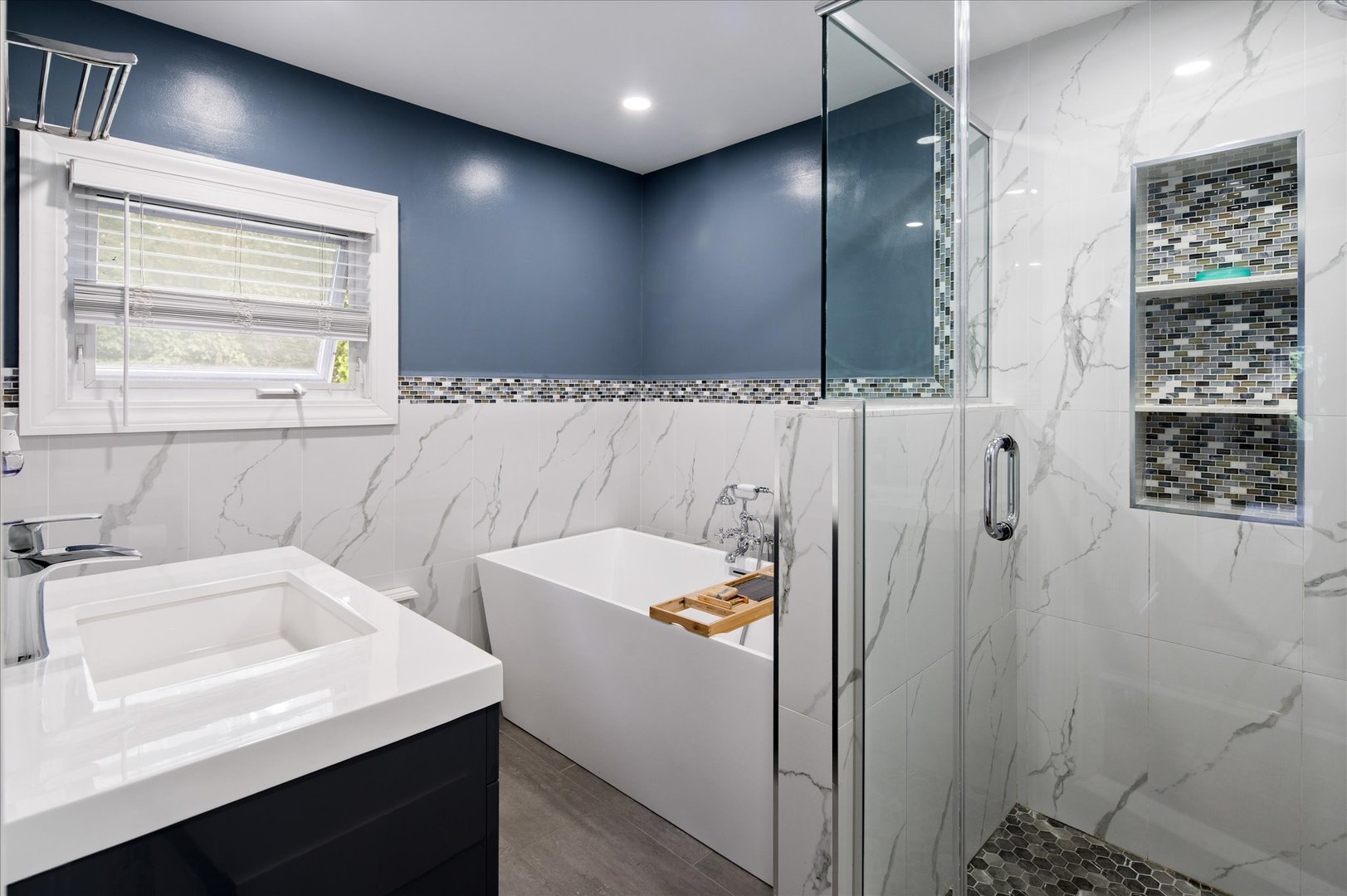 737 Bradley Street Photo 23