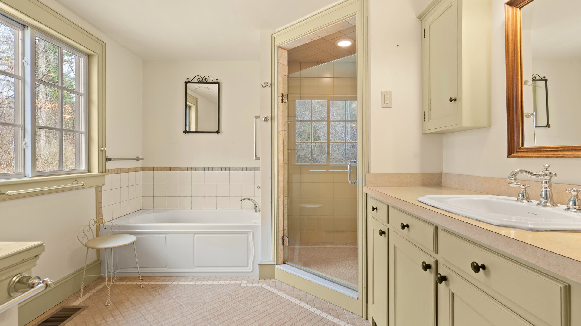 260 Maple Ave Photo 15