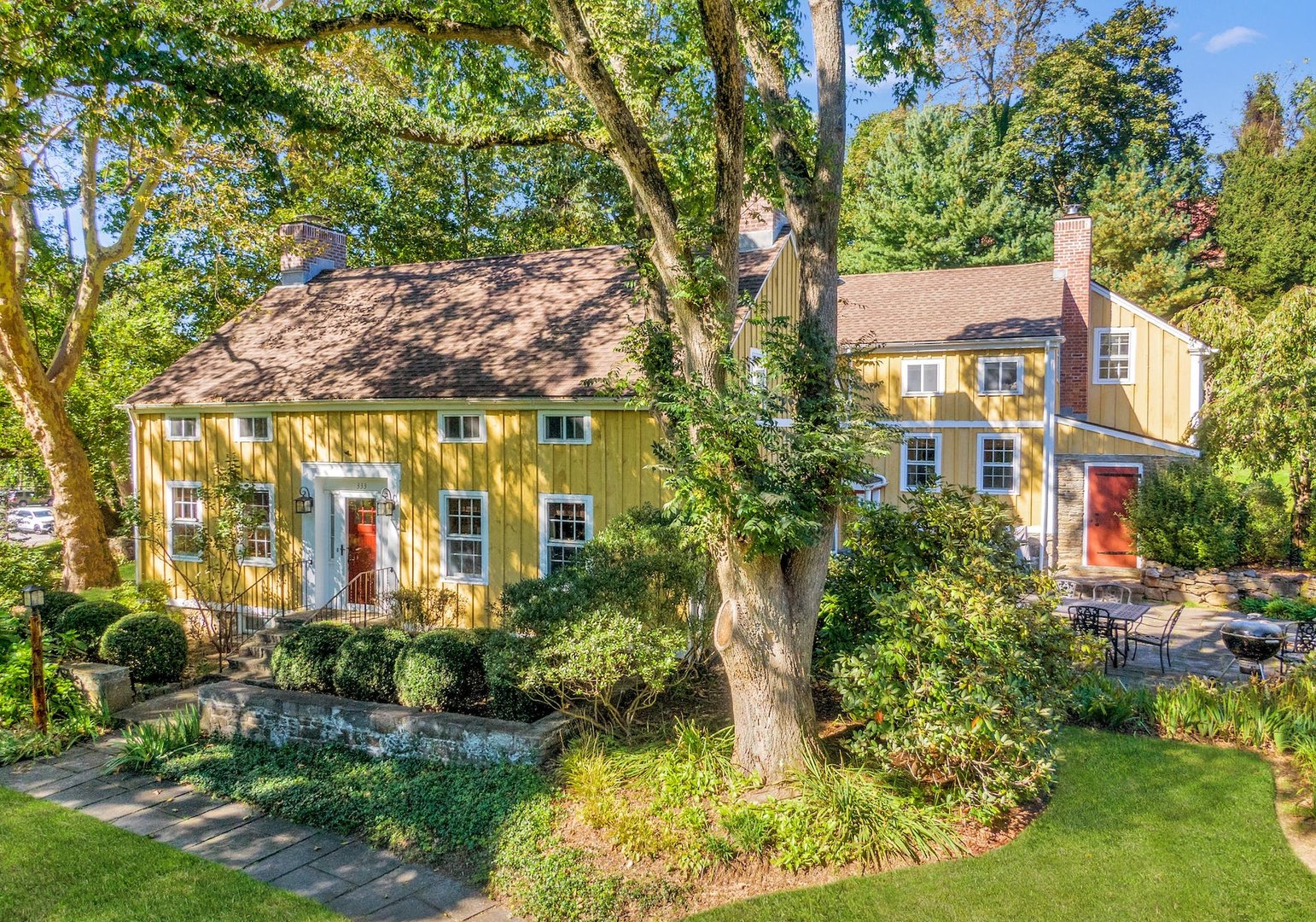 333 W Hartsdale Avenue Photo 1