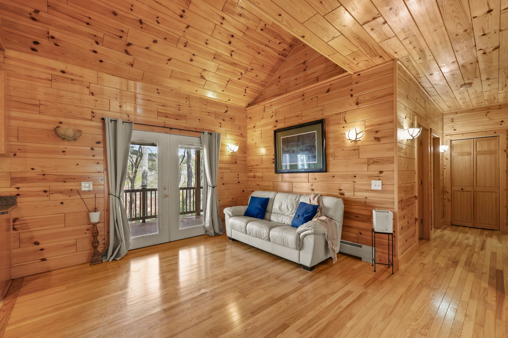 633 E Otis Rd Photo 8