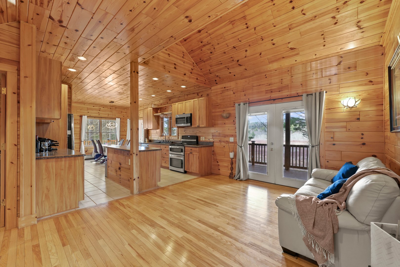 633 E Otis Rd Photo 9