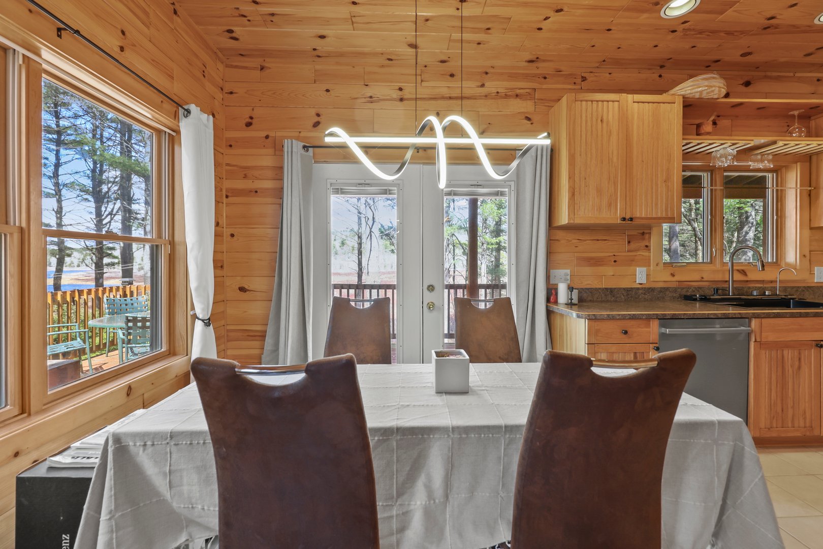 633 E Otis Rd Photo 22