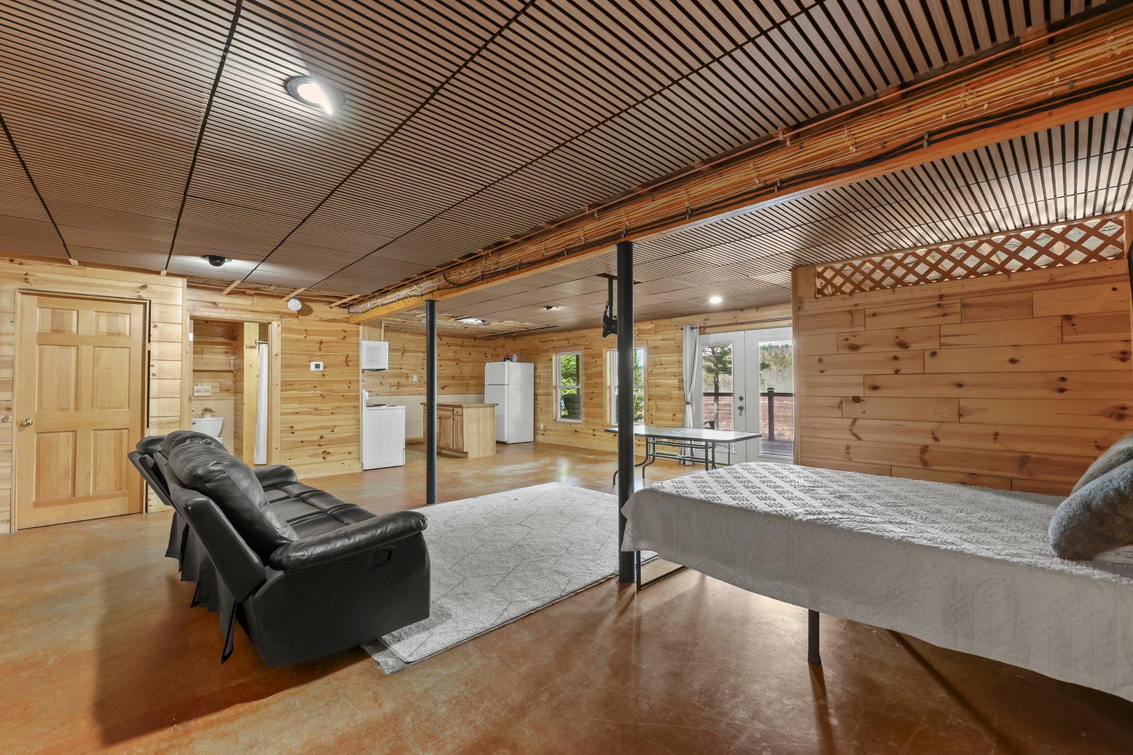 633 E Otis Rd Photo 36