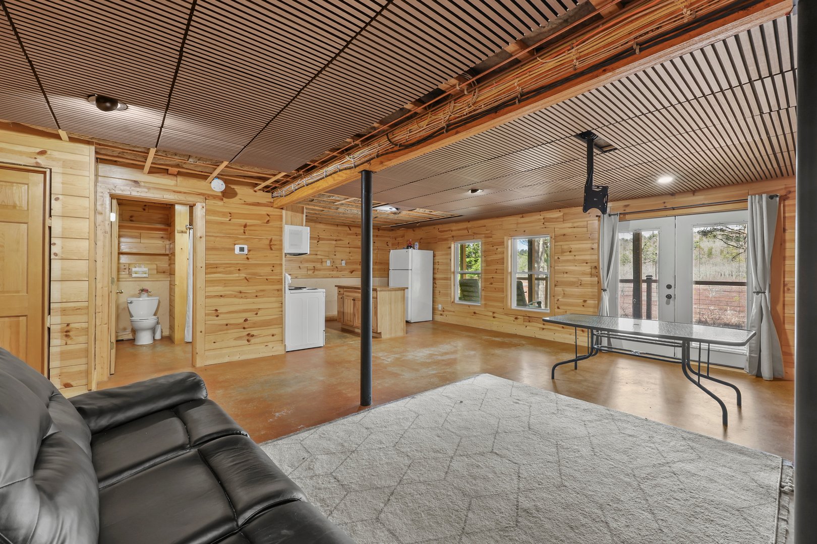 633 E Otis Rd Photo 37