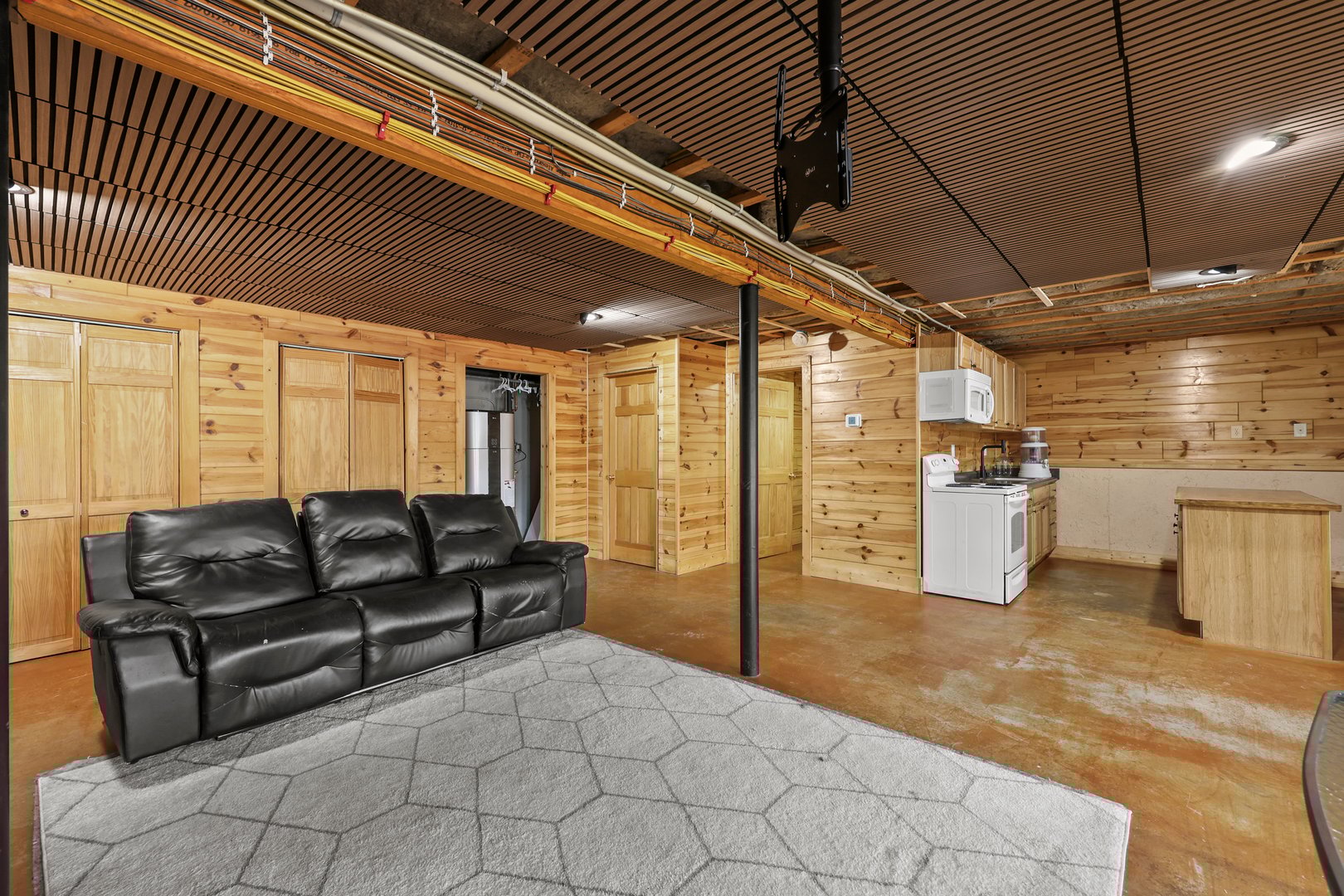 633 E Otis Rd Photo 41