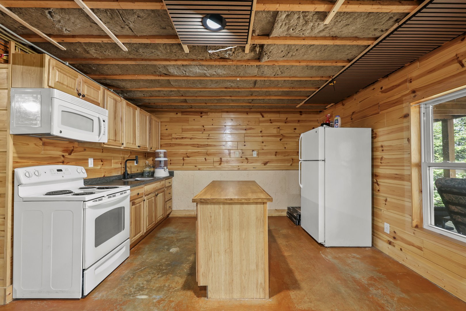 633 E Otis Rd Photo 42