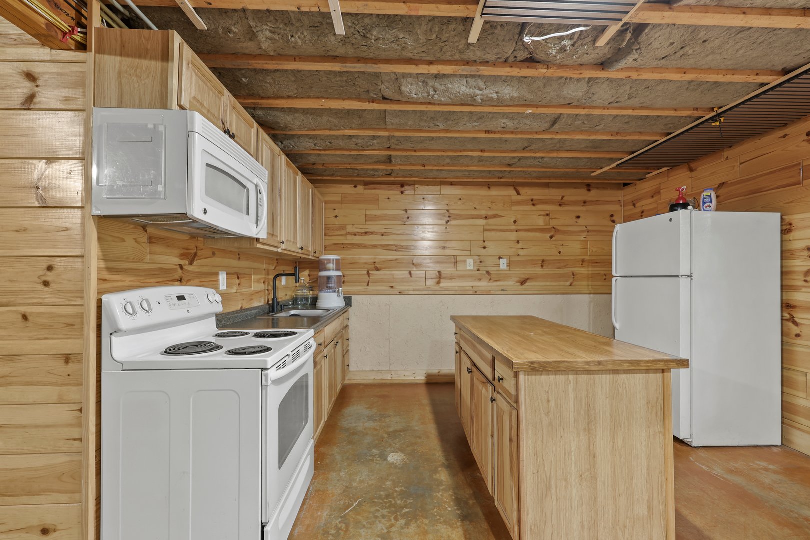 633 E Otis Rd Photo 43