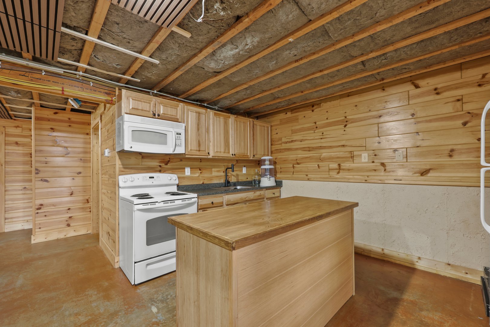 633 E Otis Rd Photo 44