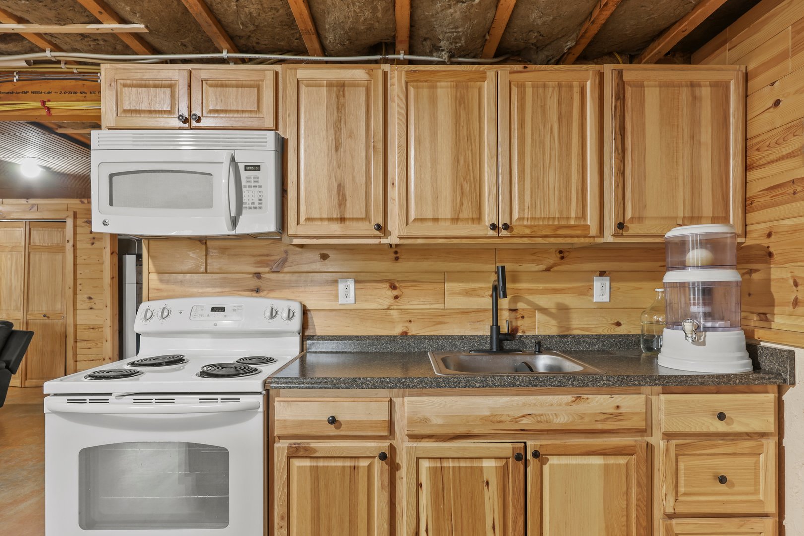 633 E Otis Rd Photo 45