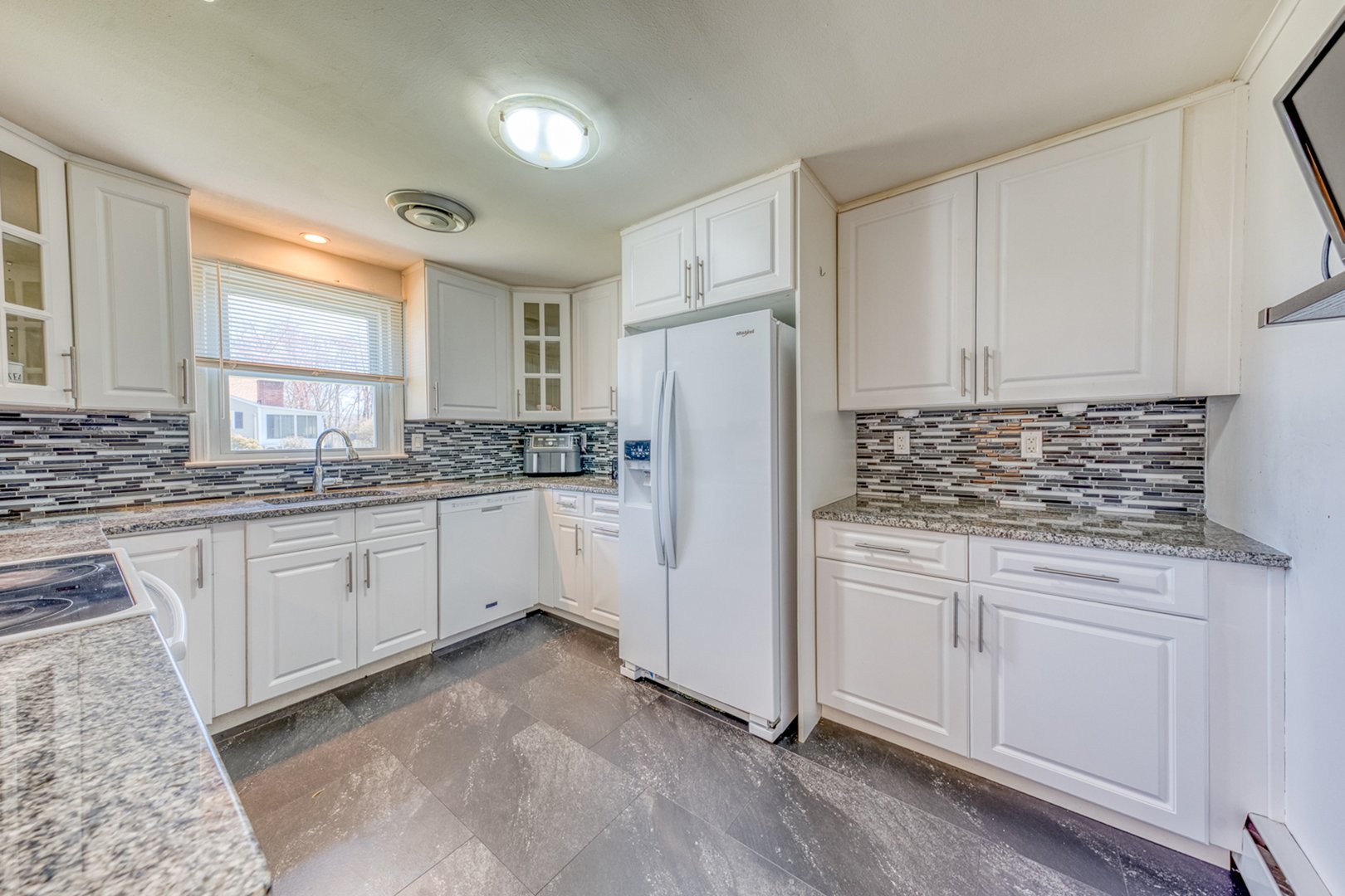 43 Hilldale Road Photo 7