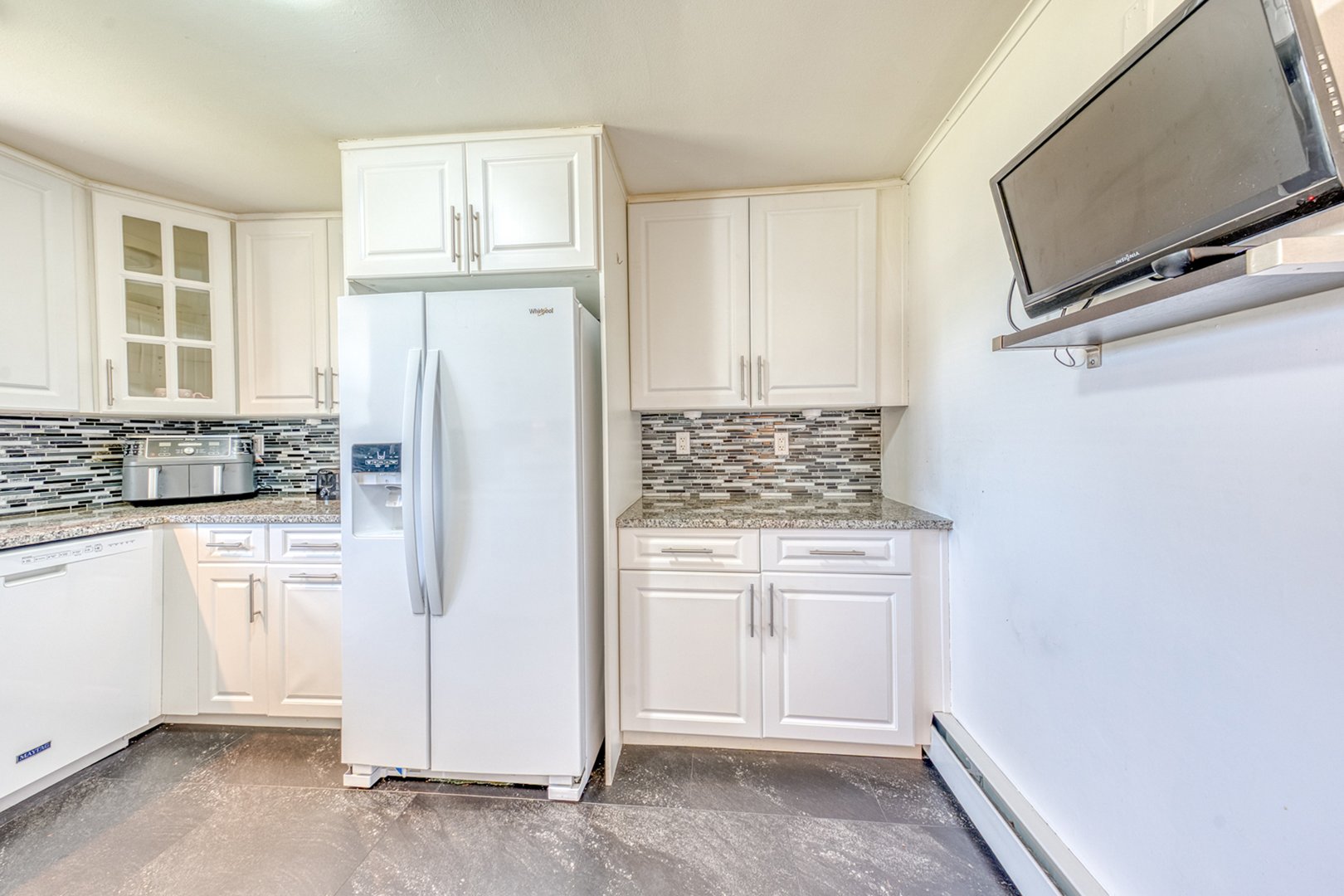 43 Hilldale Road Photo 9