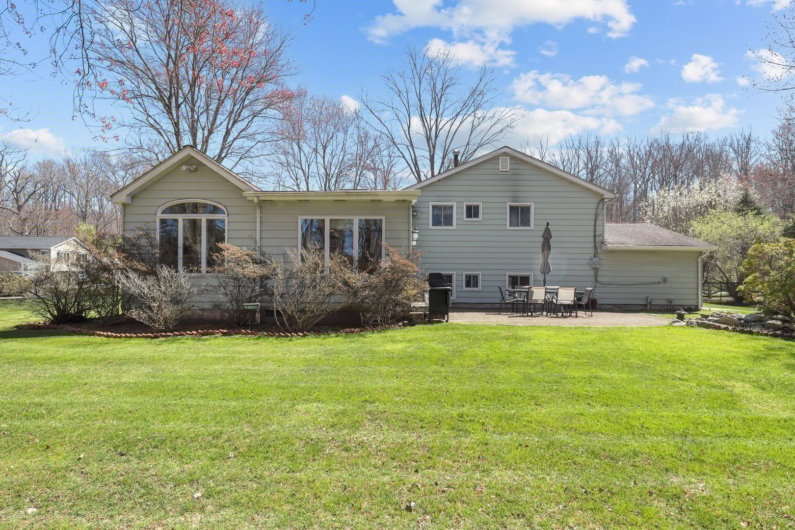 2378 Pine Grove Court Photo 2