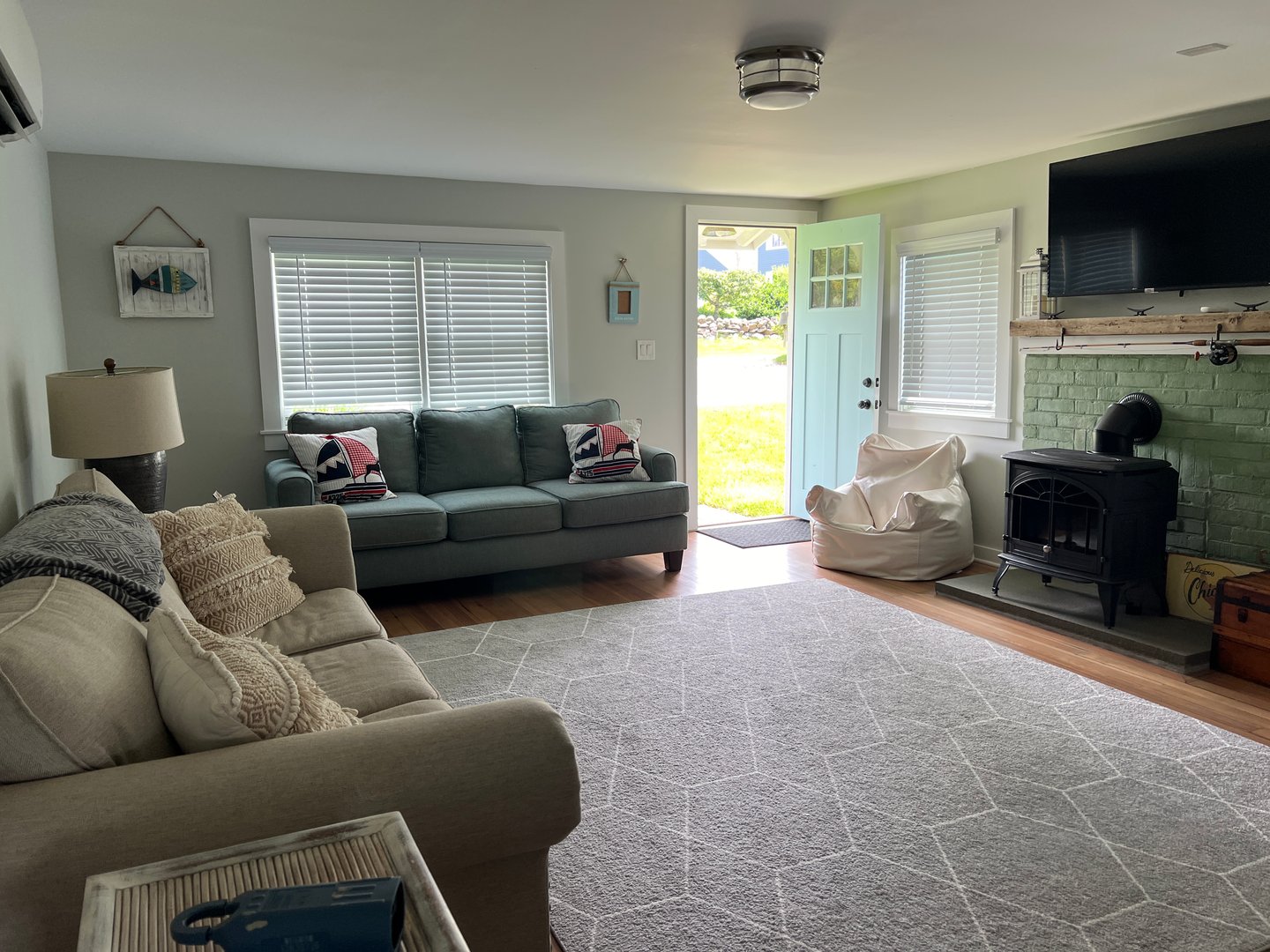 61 Old Black Point Road Photo 7