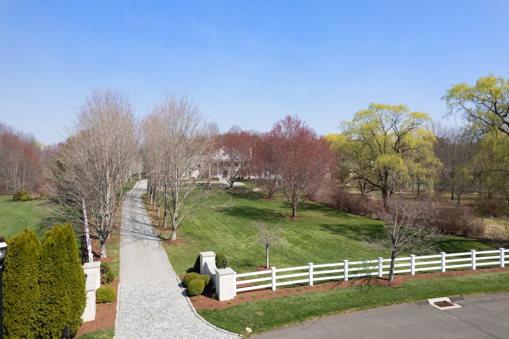 57 Thistledown Photo 40