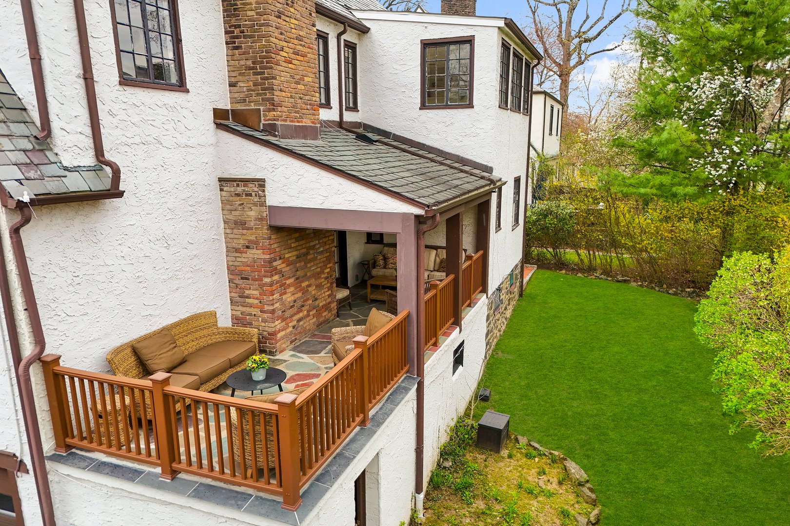 79 Mountain Avenue Photo 5