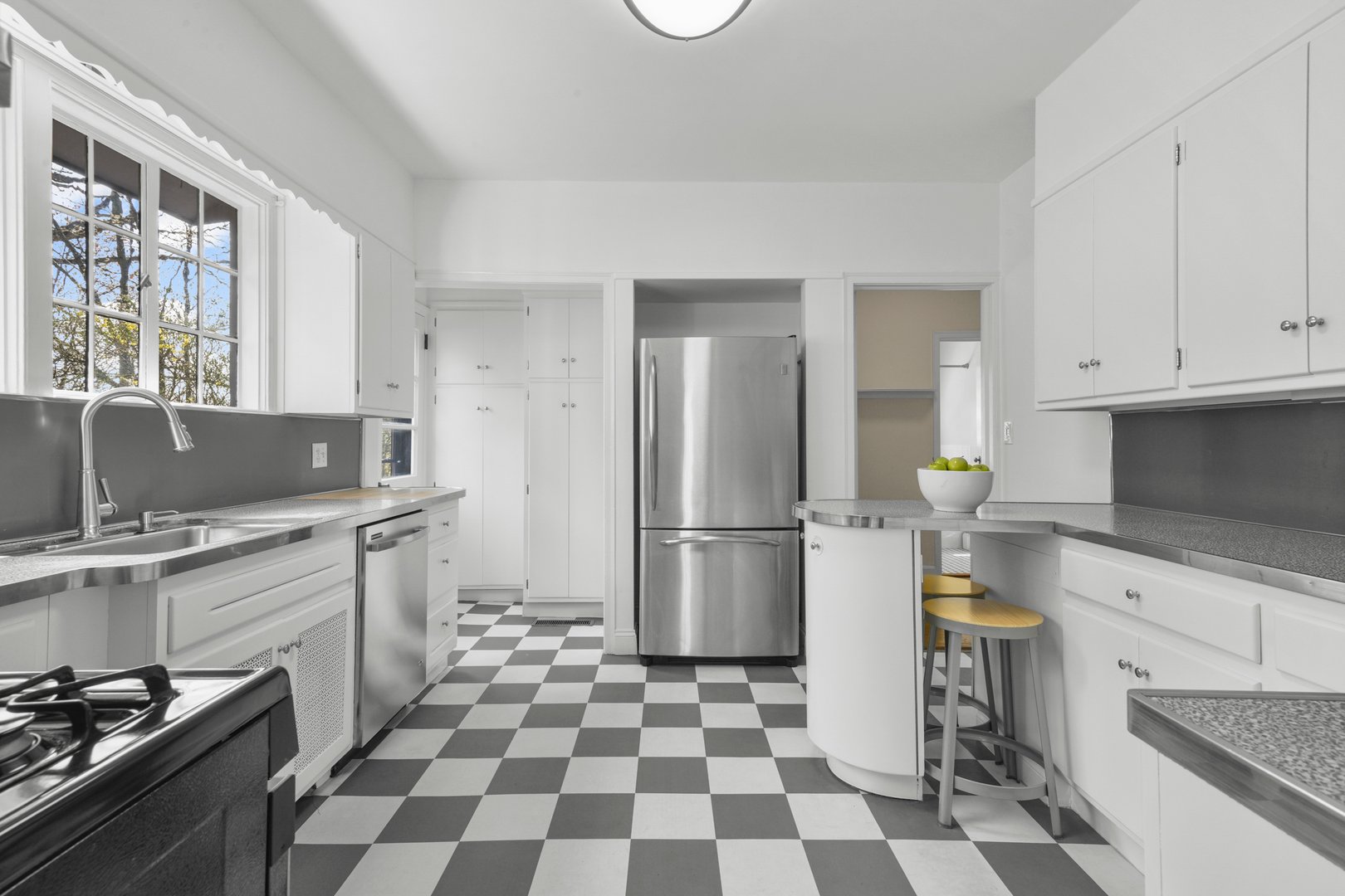 79 Mountain Avenue Photo 24