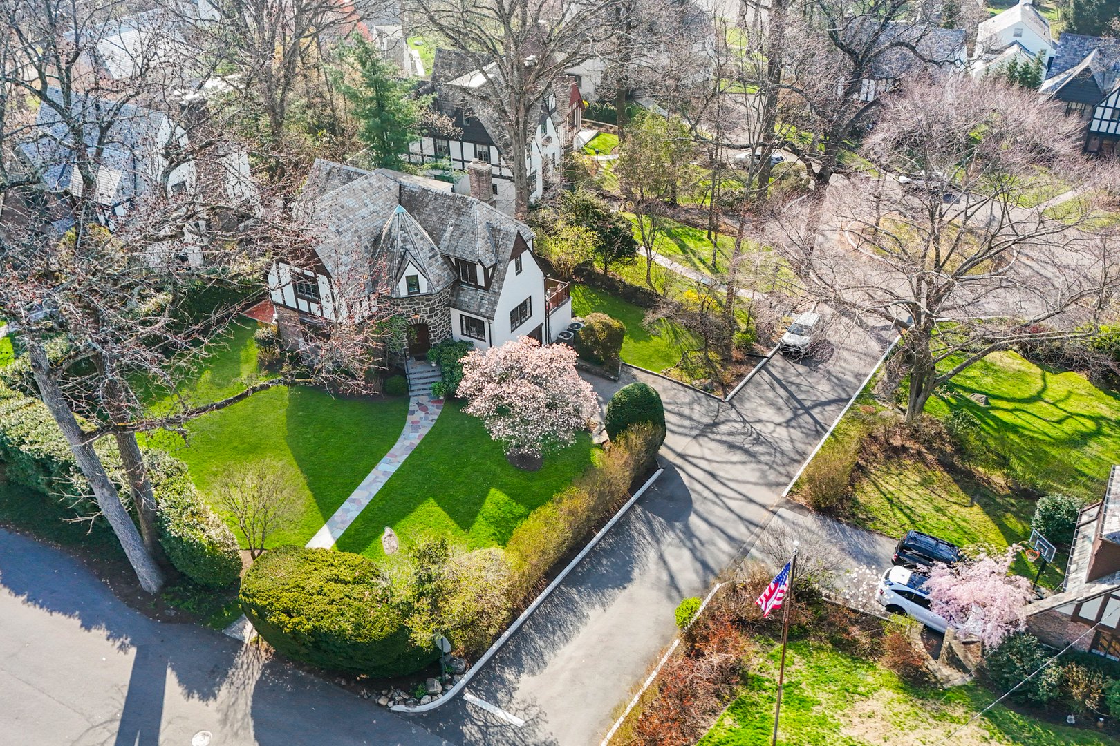 79 Mountain Avenue Photo 4