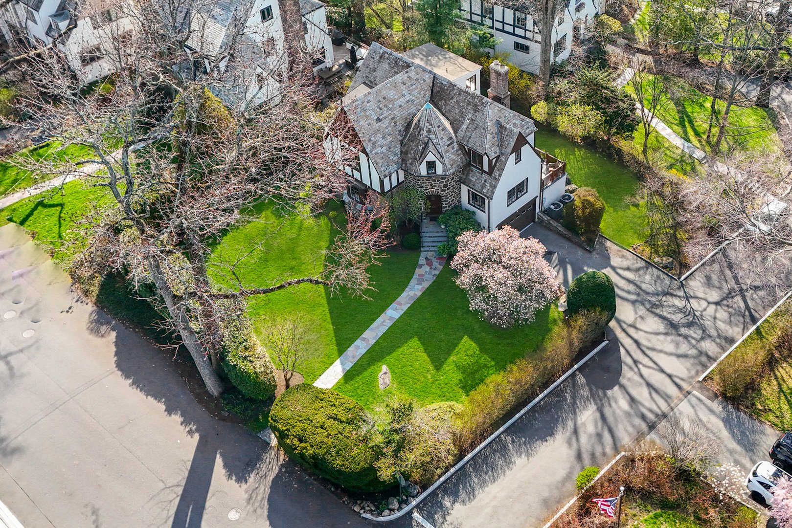 79 Mountain Avenue Photo 3