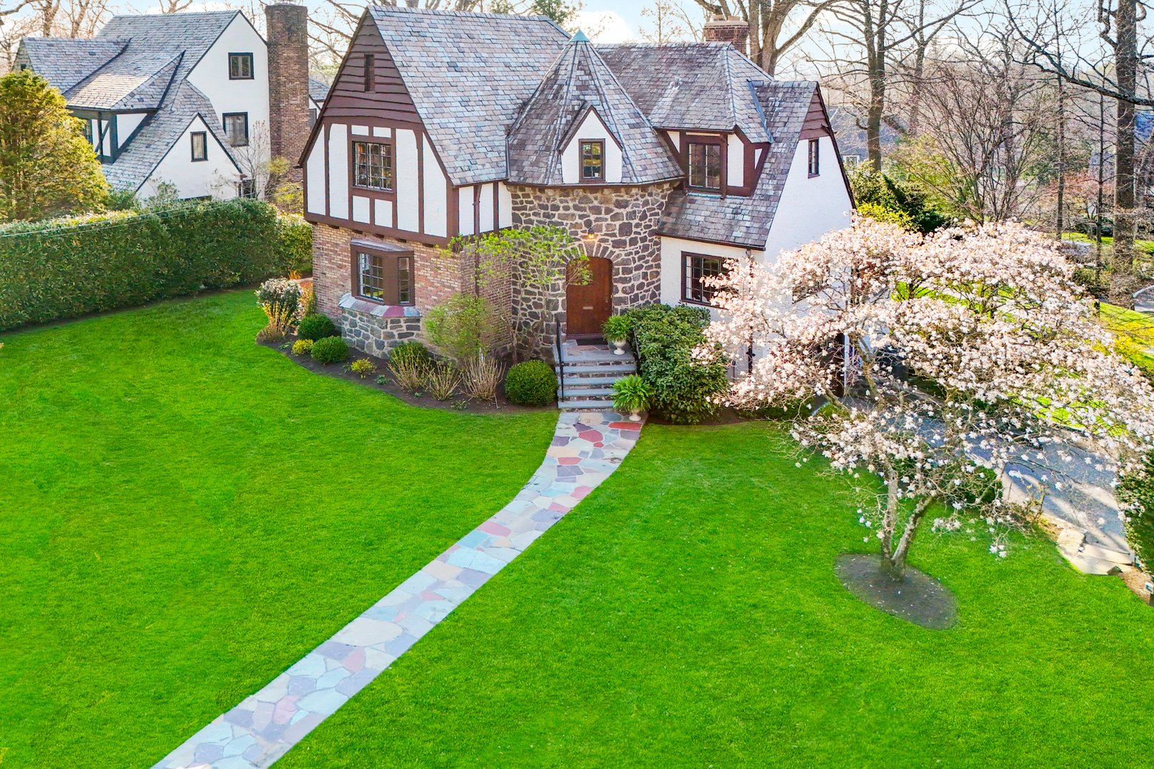 79 Mountain Avenue Photo 2