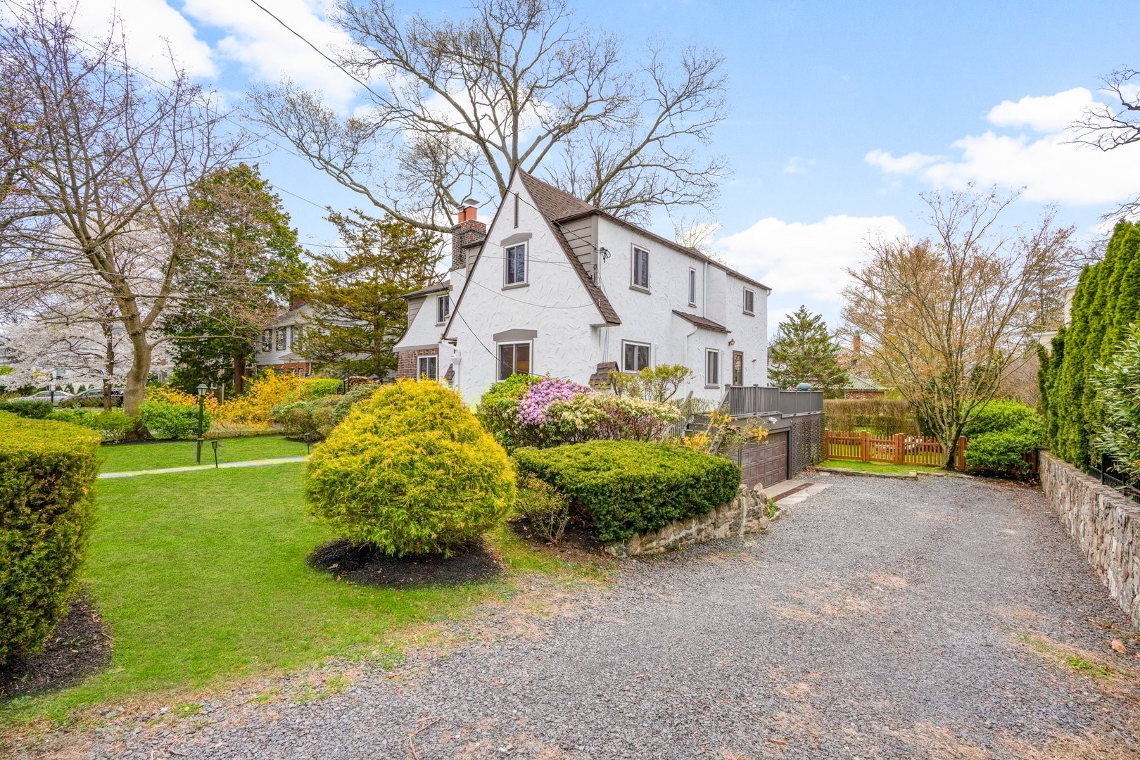 200 Larchmont Avenue Photo 3