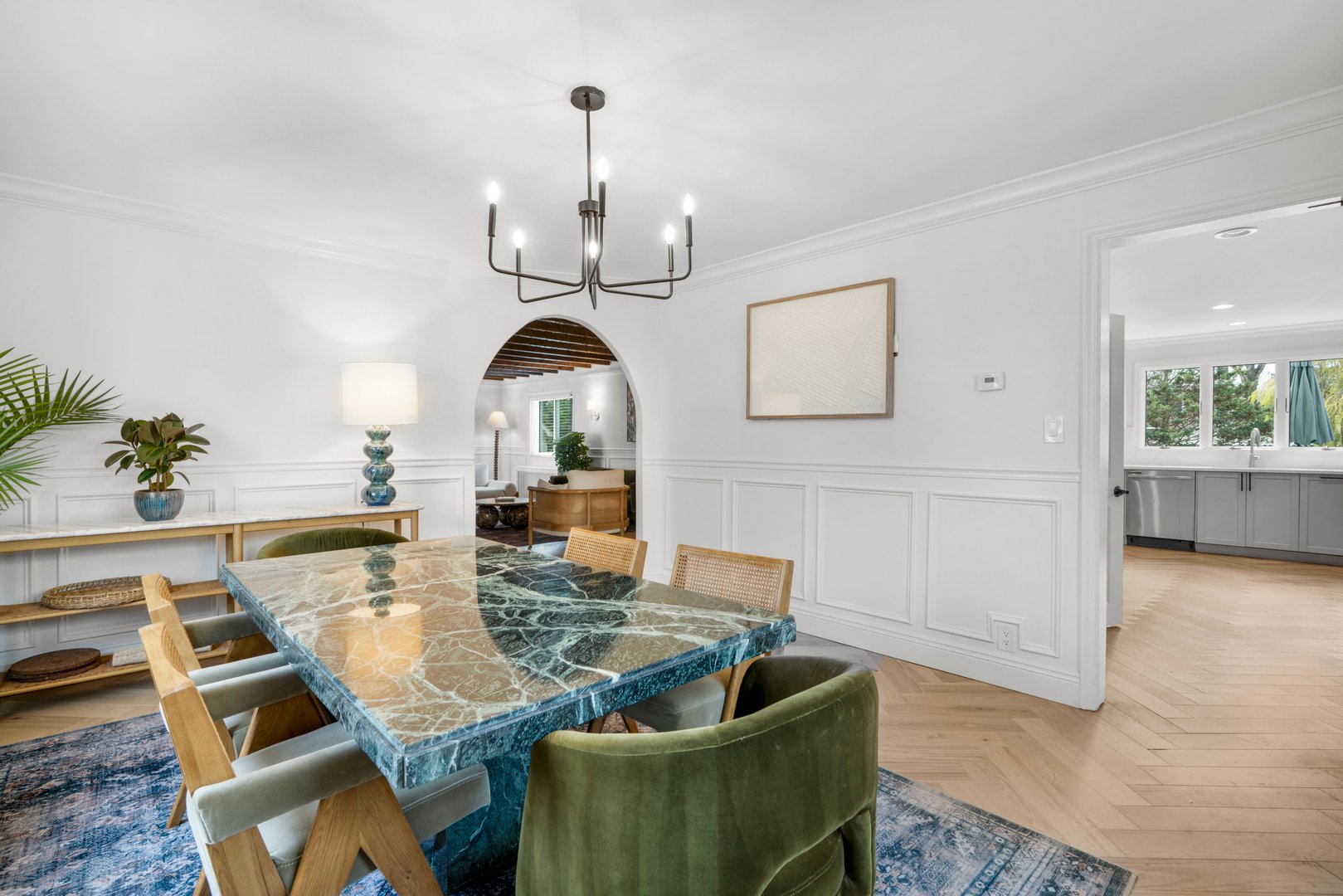 200 Larchmont Avenue Photo 11