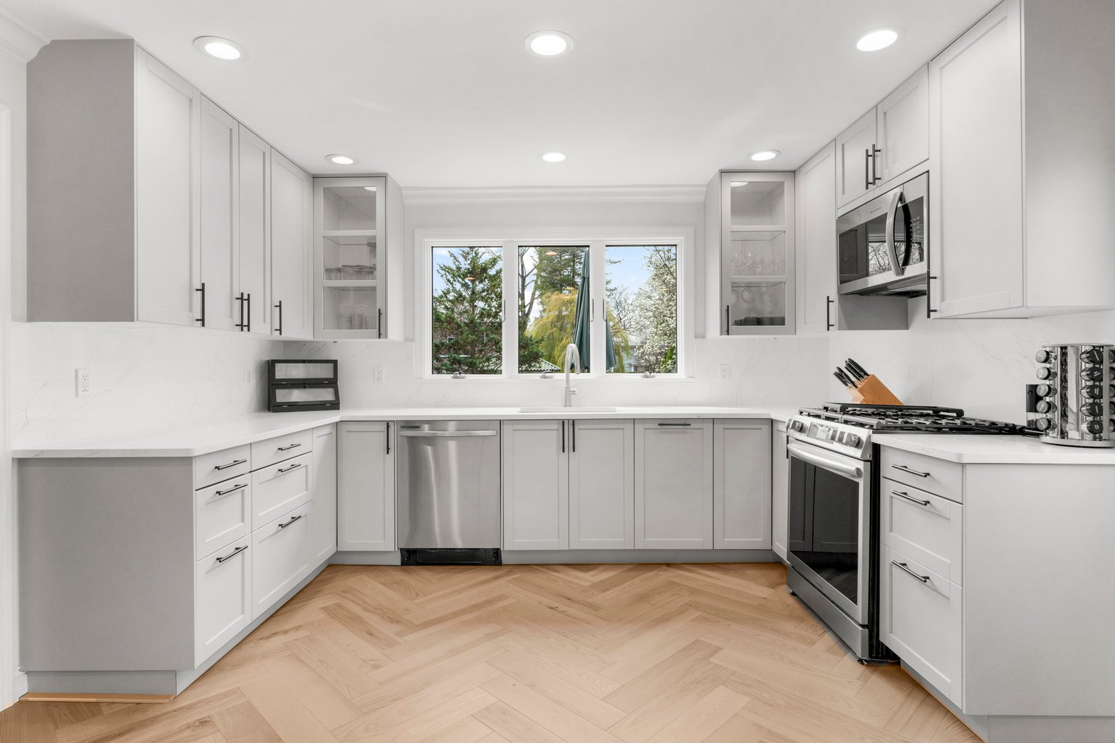 200 Larchmont Avenue Photo 14