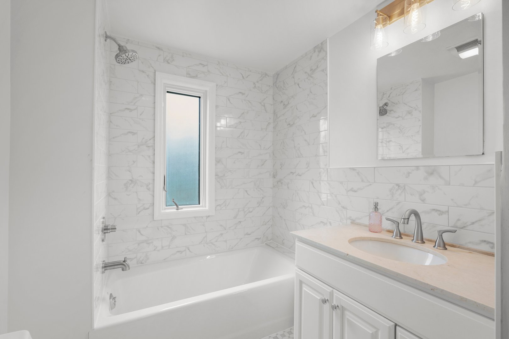 200 Larchmont Avenue Photo 22