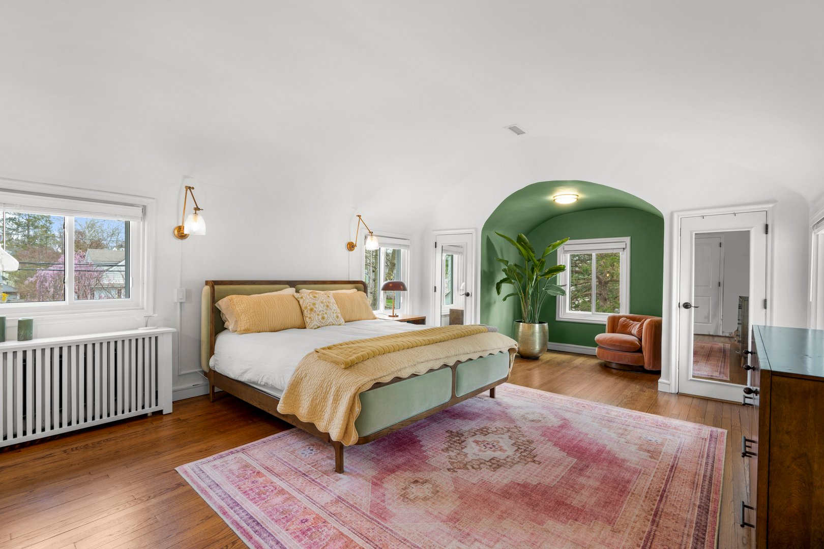 200 Larchmont Avenue Photo 24