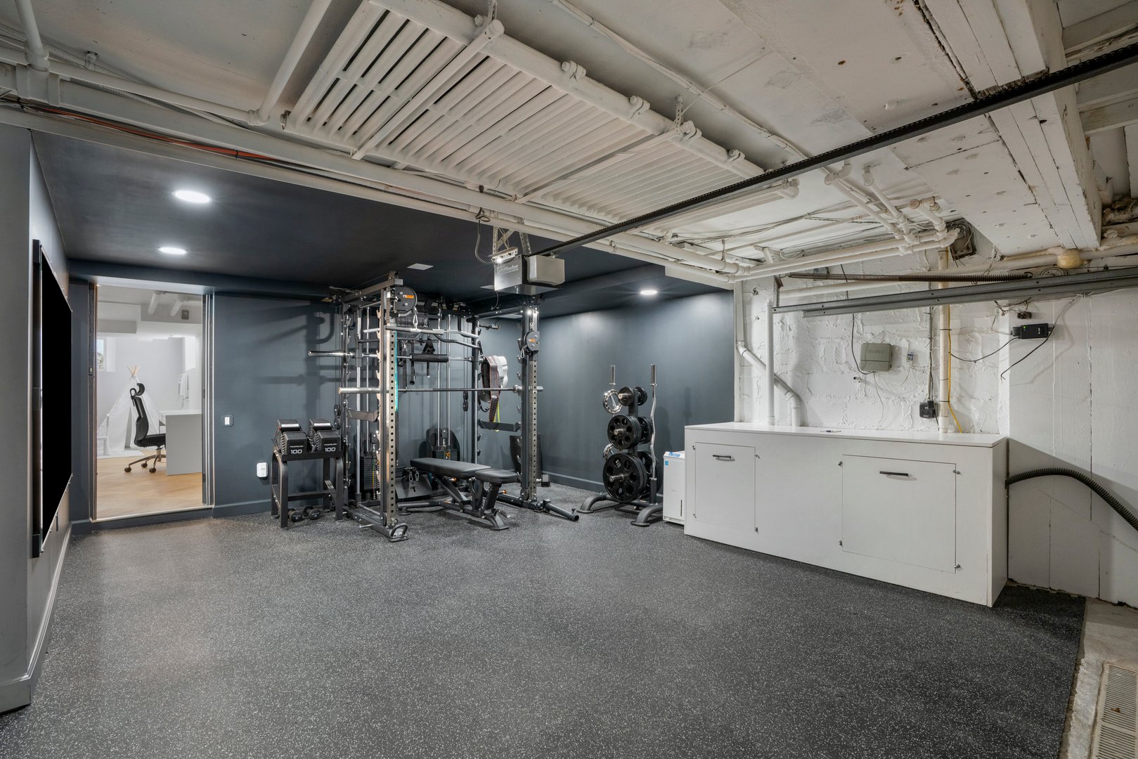 200 Larchmont Avenue Photo 31