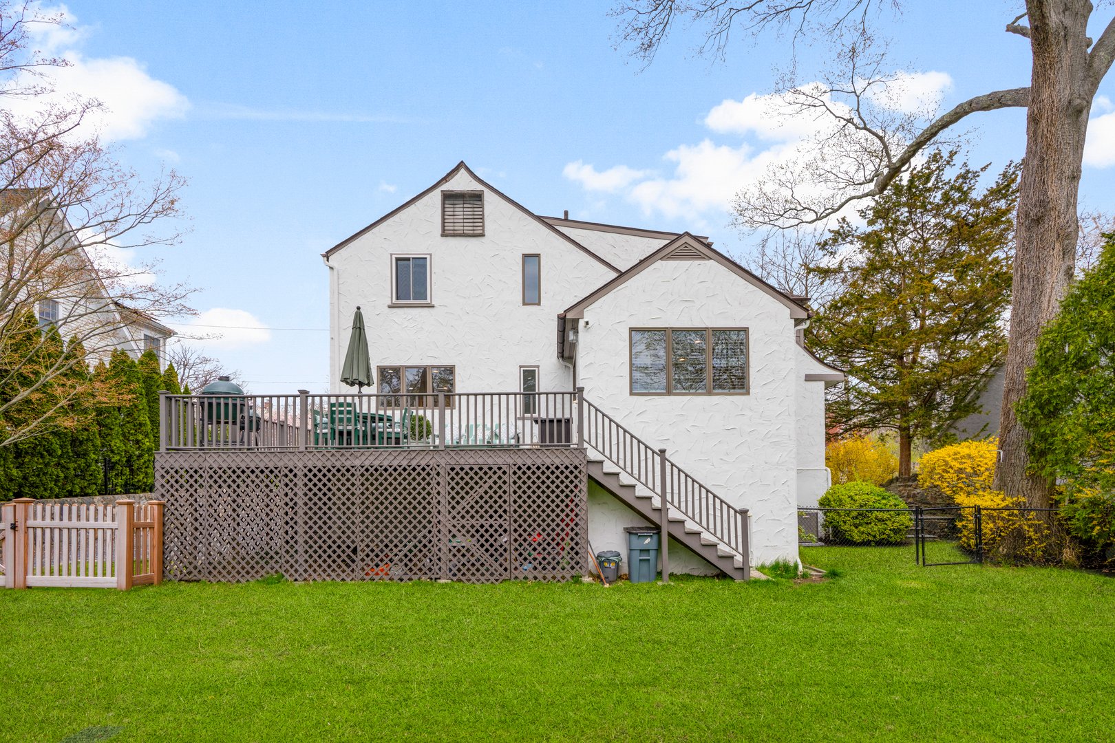 200 Larchmont Avenue Photo 36