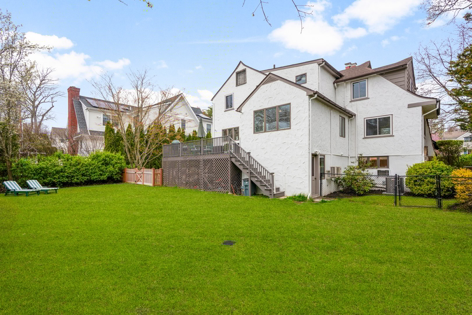 200 Larchmont Avenue Photo 37