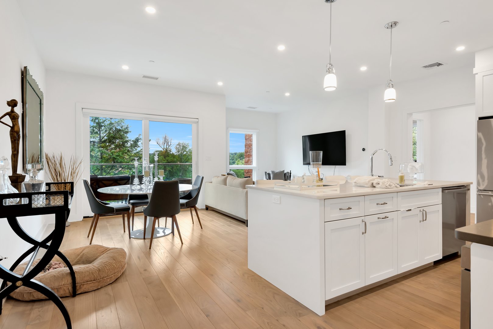 8 Boulevard W  #Penthouse 1 Photo 3