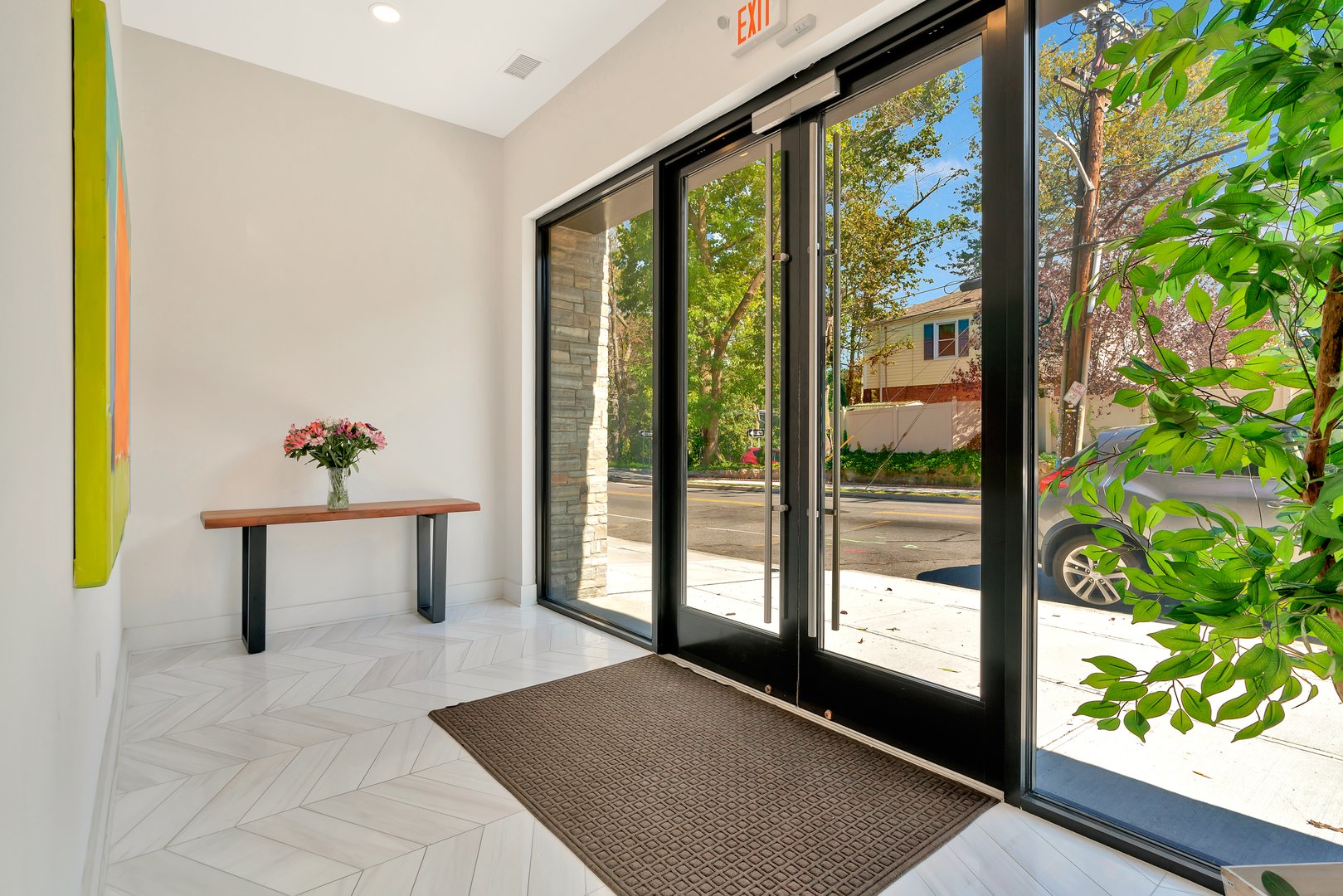 8 Boulevard W  #Penthouse 1 Photo 2
