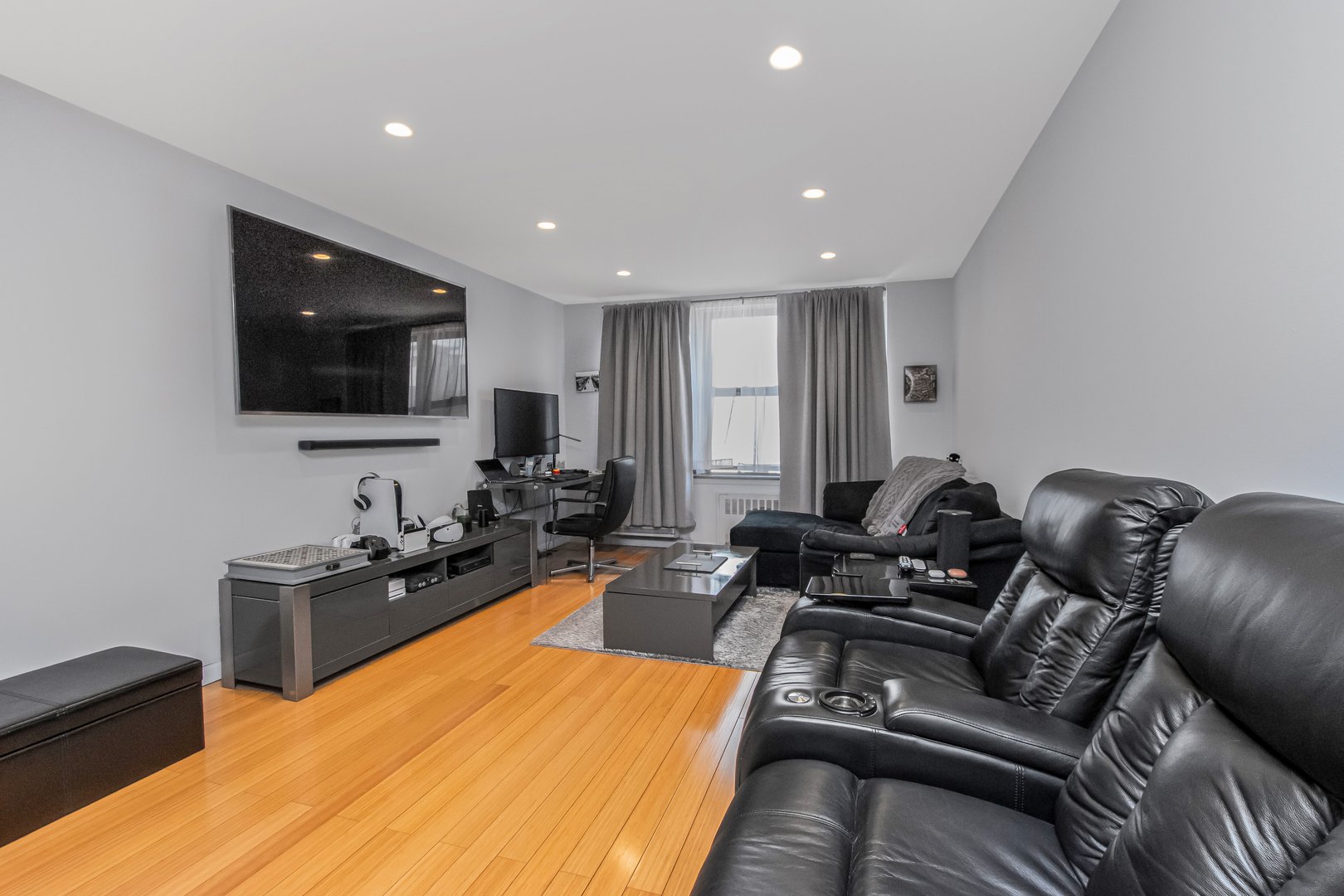 1874 Pelham Parkway S  #4A Photo 2