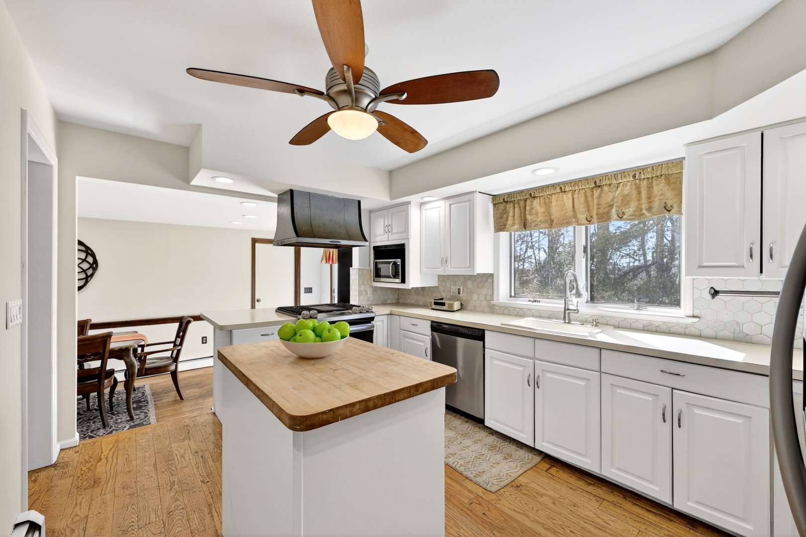 18 Taylor Road Photo 3