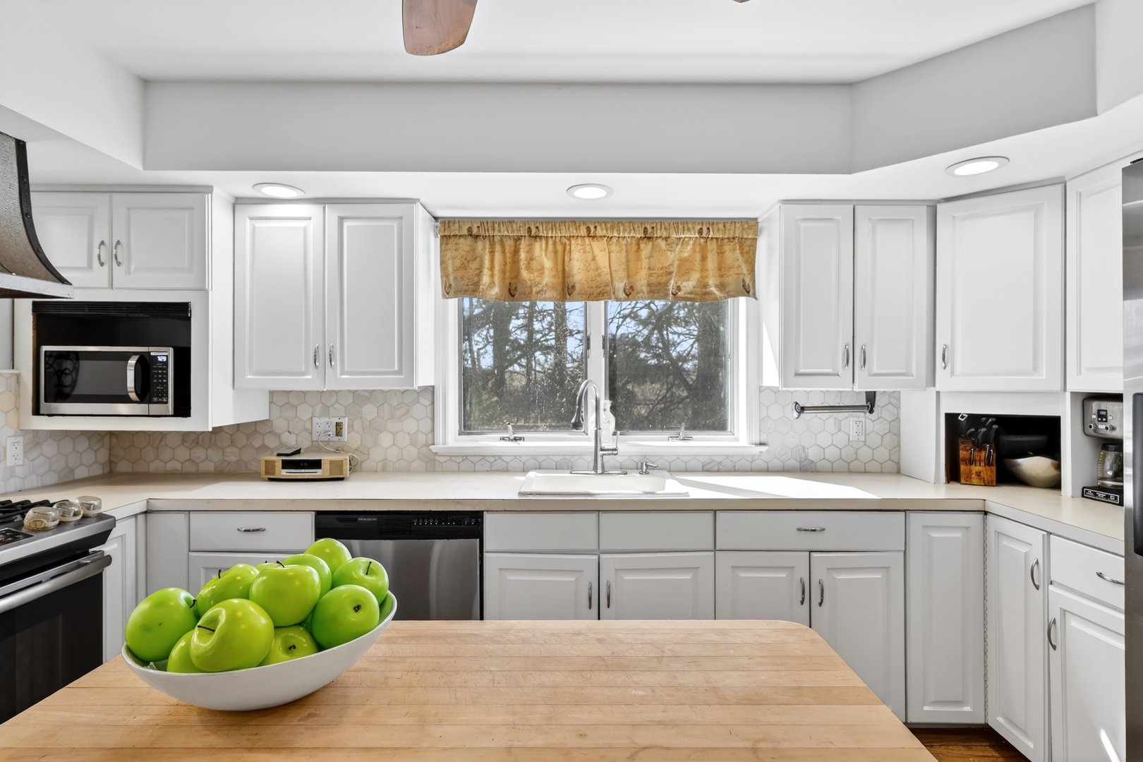 18 Taylor Road Photo 12